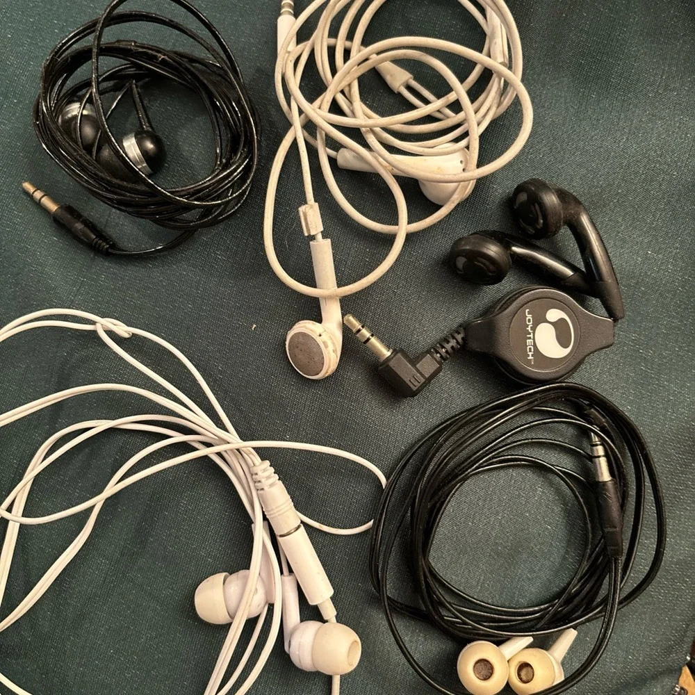 2 pack 6 and 10 FT new Charging Cables for iPhone and 4 Complimentary Headphones